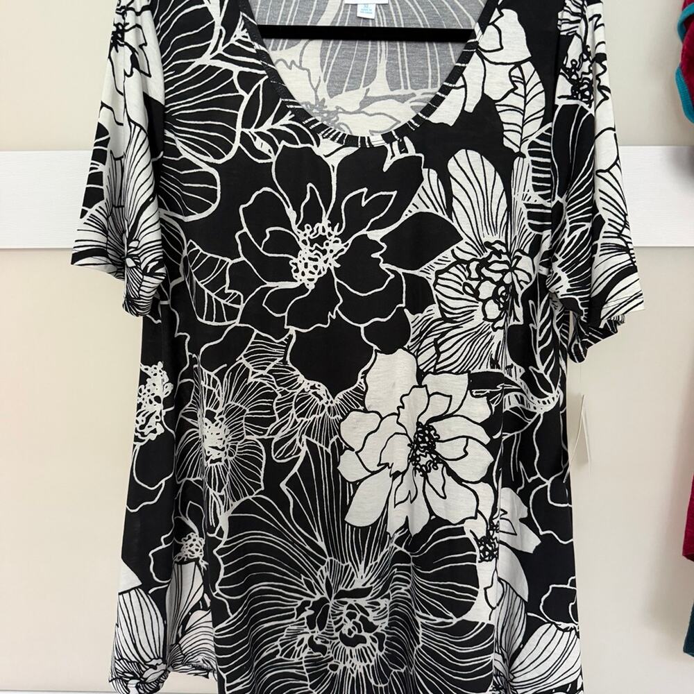 LuLaRoe Perfect T Black White Floral Top Women’s XL NWT Short Sleeve Tunic
